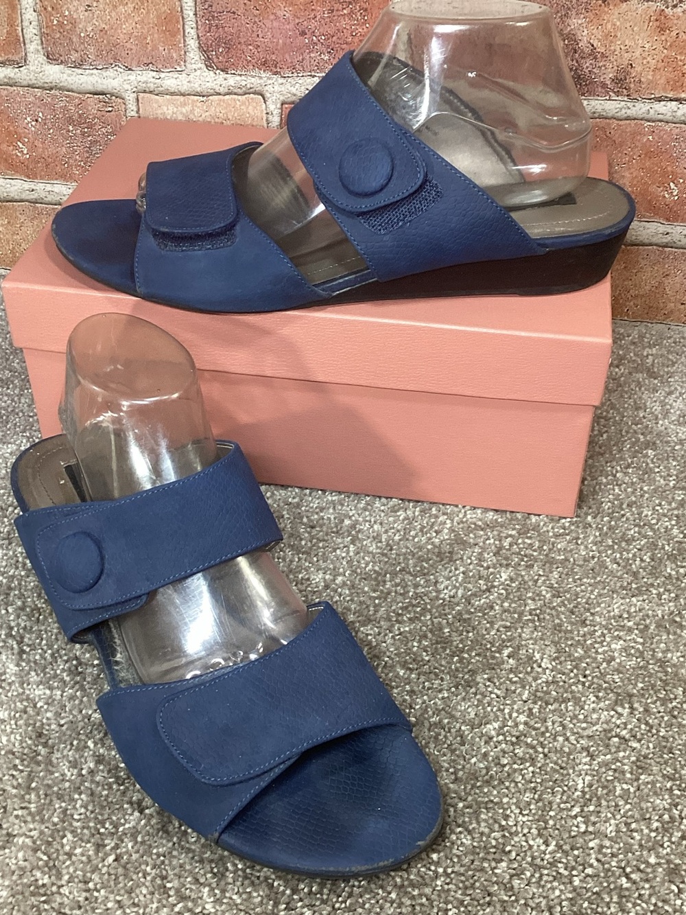 Array womens navy slide sandals size 11 W ( Wide)